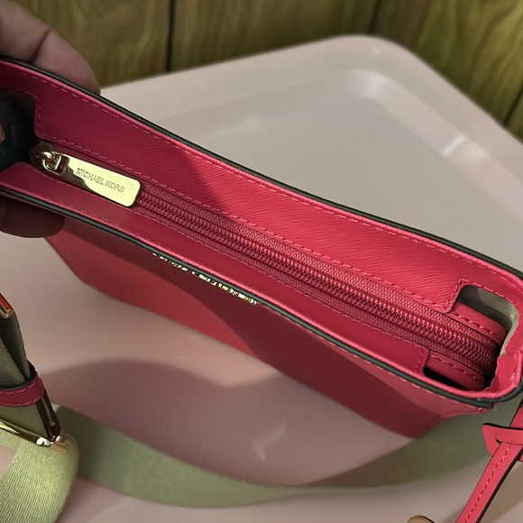 Michael Kors Jet Set saffiano leather crossbody - Picture 4 of 5